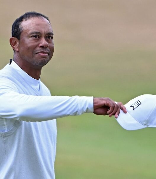 Hard to walk Tiger Woods withdraws from Hero World Challenge