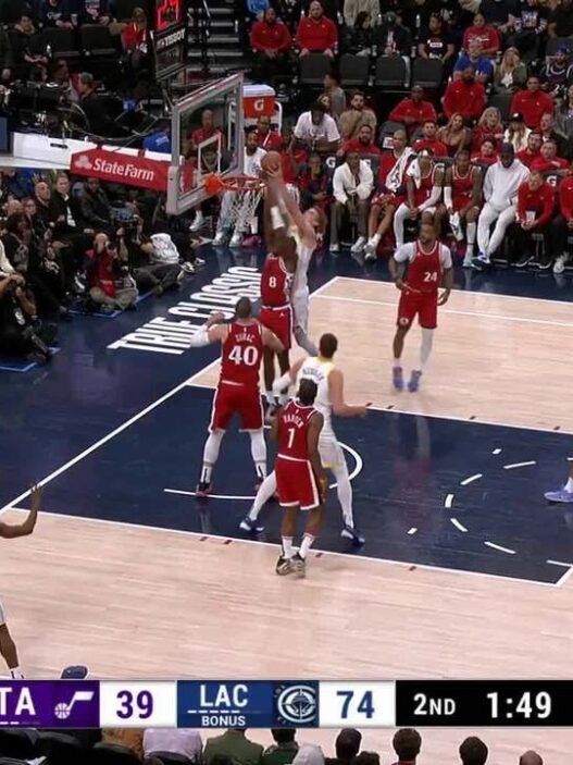 Lauri Markkanen with the big dunk