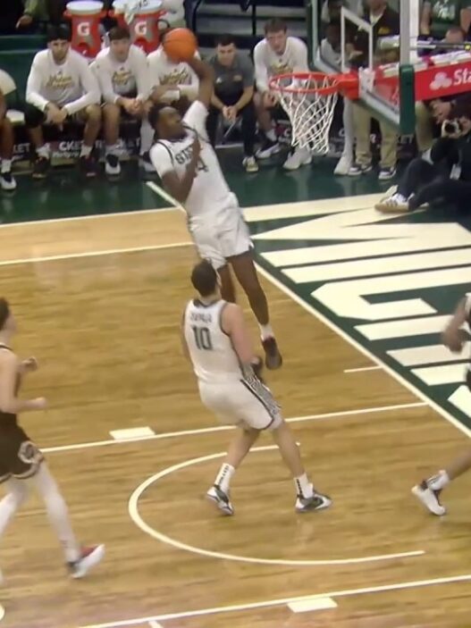 Michigan States Xavier Booker Delivers a NASTY Tomahawk Slam to