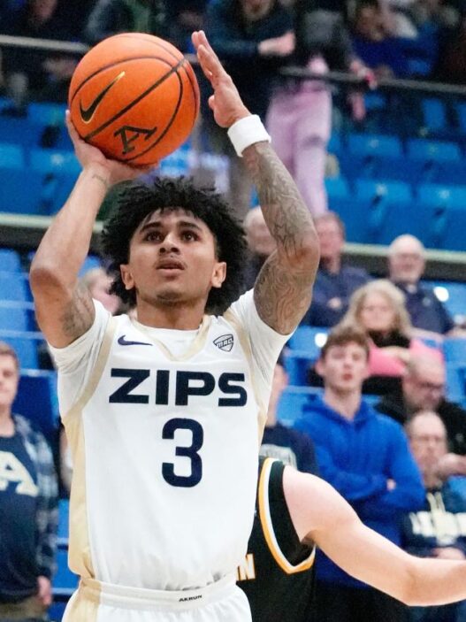 Akron Zips Basketball Score Sharron Young Shammah Scott and