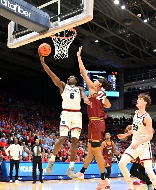 Daytons last second alley oop beats Loyola Chicago in overtime