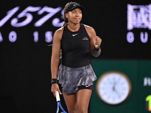 Naomi Osaka struggles to stay focused after LA fires three