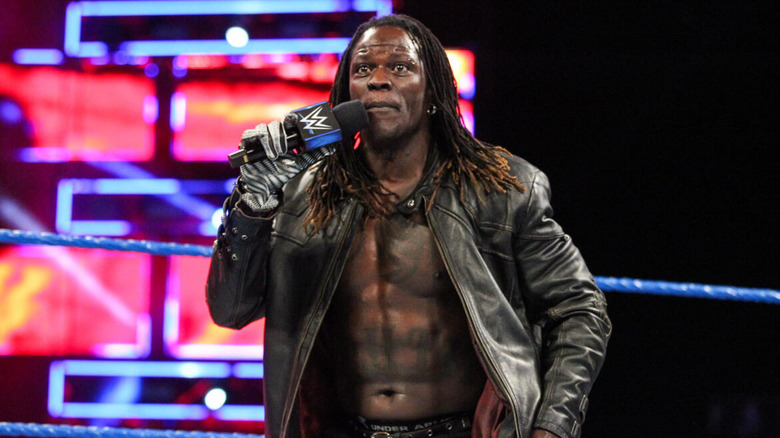 R Truth wants this WWE legend to induct him into the