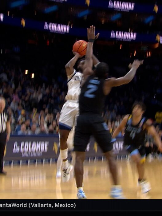 Eric Dixon scores 23 points to lead Villanova on Marquette