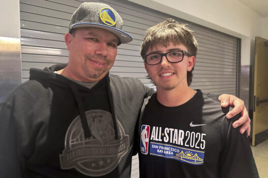 NBA ALL STAR GAME an 18 year old fan wins 100000 by