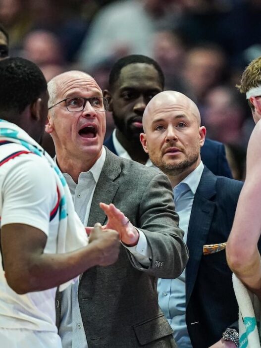 Uconn rides the rally in the second half to prevent