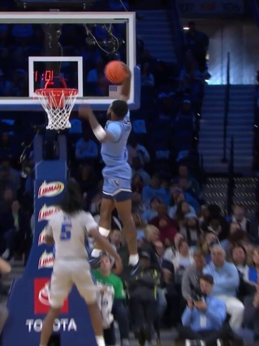 Villanovas Wooga poplar throws the villain Tomahawk Slam against Creighton