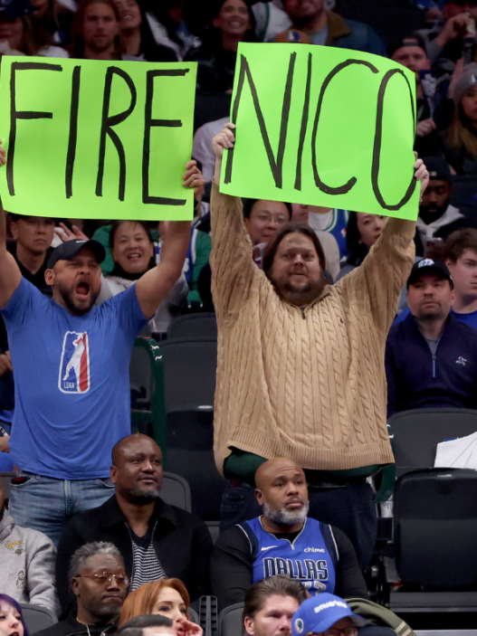 Mavs Pj Washington confronts the shouting fan Fire Nico During